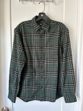 Uniqlo Men's Green Plaid Button-Up Flannel Shirt